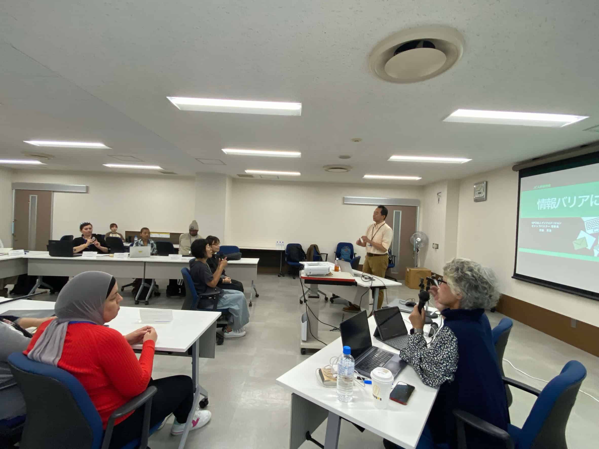 JICA課題別研修「障害者権利条約の実践のための障害者リーダー能力強化」で講演する伊藤理事長