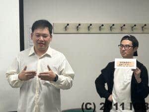 IGB Happy Partyのグループトークで話し合った内容を発表している様子（聴覚障害者の金融リテラシーについて）