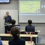 川崎市聴覚障害者情報文化センター（神奈川県）にて、当団体インクルーシブ防災プロジェクト・リーダーの鈴木義雅（防災士）が講演している様子。