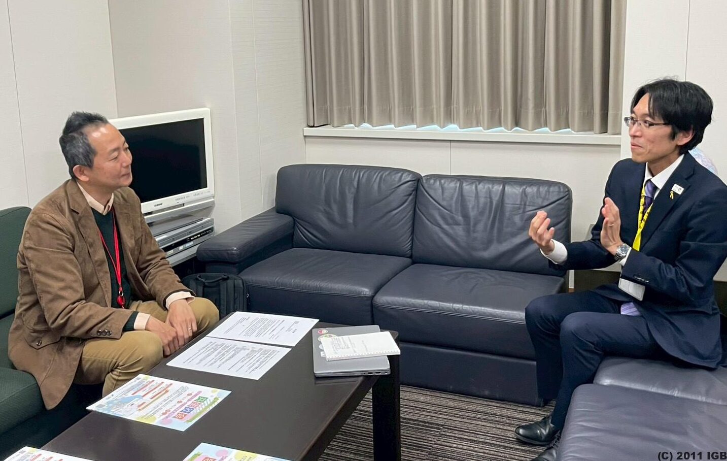 古屋参事官(障害者施策担当)と意見交換する伊藤iGB理事長